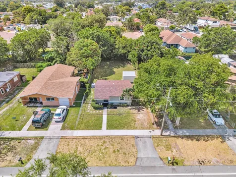 5026 SW 21st Street SW West Park FL 33023