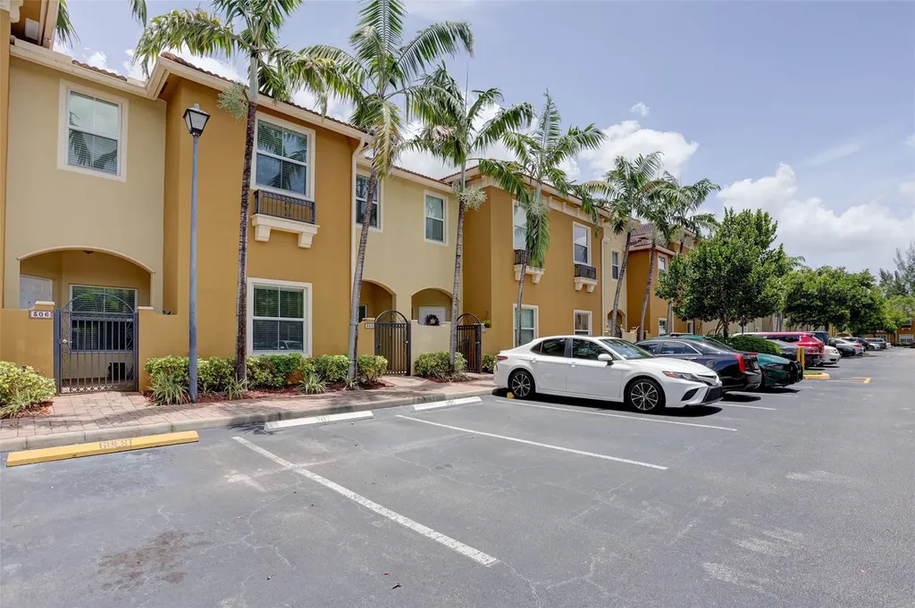 2851 W Prospect Road Tamarac FL 33309