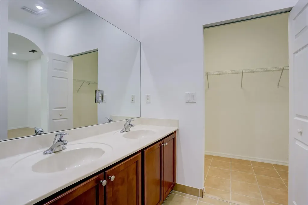 2851 W Prospect Road Tamarac FL 33309