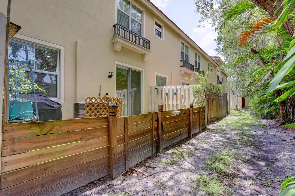 2851 W Prospect Road Tamarac FL 33309
