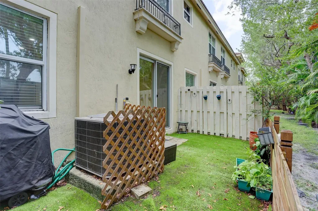 2851 W Prospect Road Tamarac FL 33309