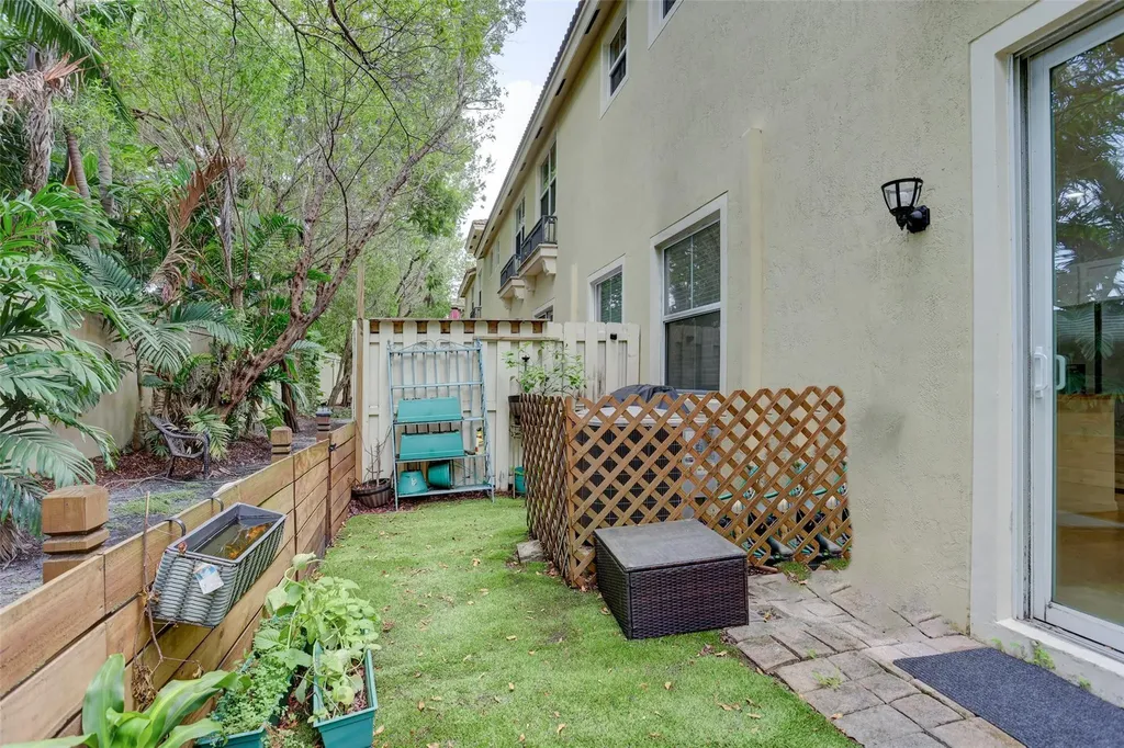 2851 W Prospect Road Tamarac FL 33309