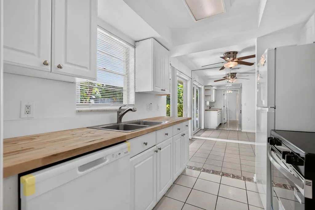 101 E Beverly Road E Jupiter FL 33469