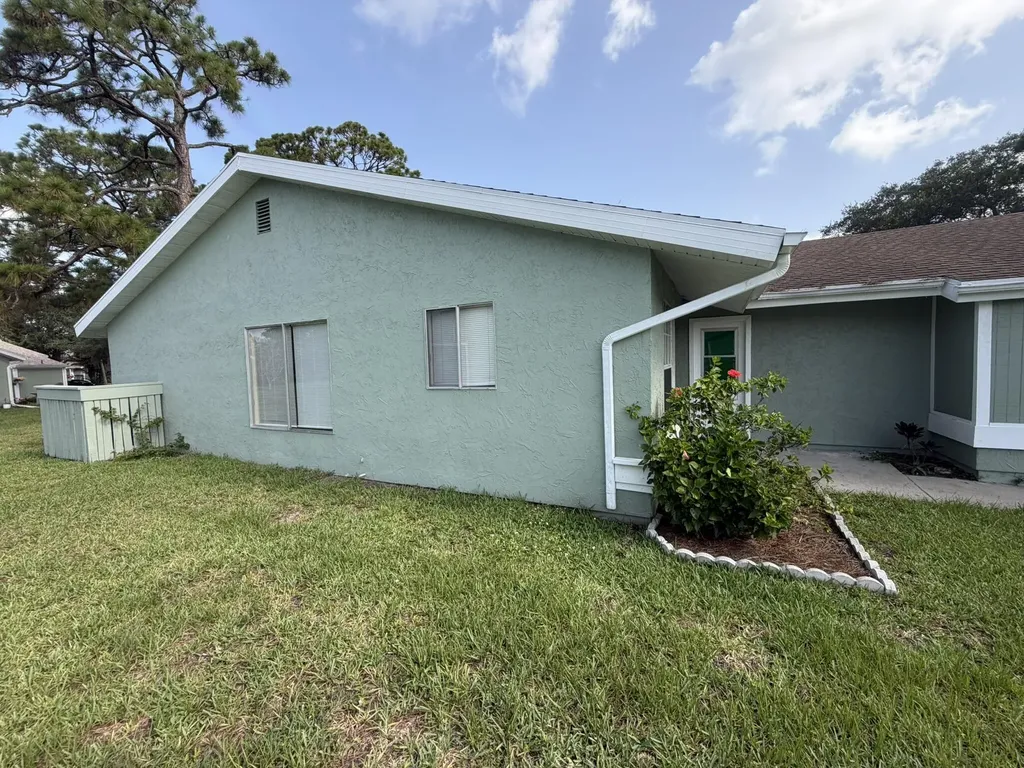 1720 SE Linpark Court Port St Lucie FL 34952