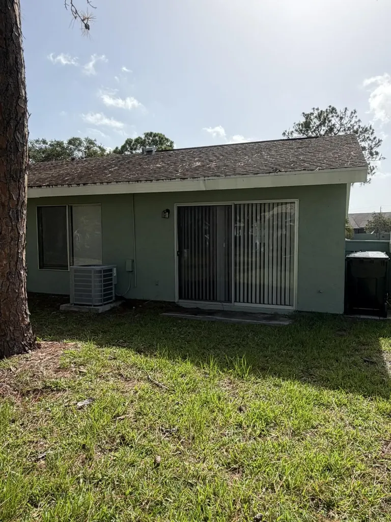 1720 SE Linpark Court Port St Lucie FL 34952