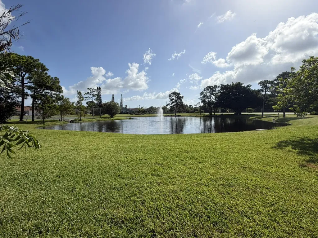 1720 SE Linpark Court Port St Lucie FL 34952