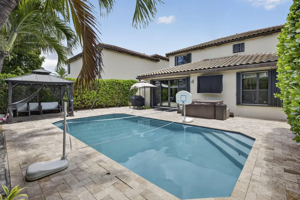 4577 Willow Run Way Wellington FL 33467