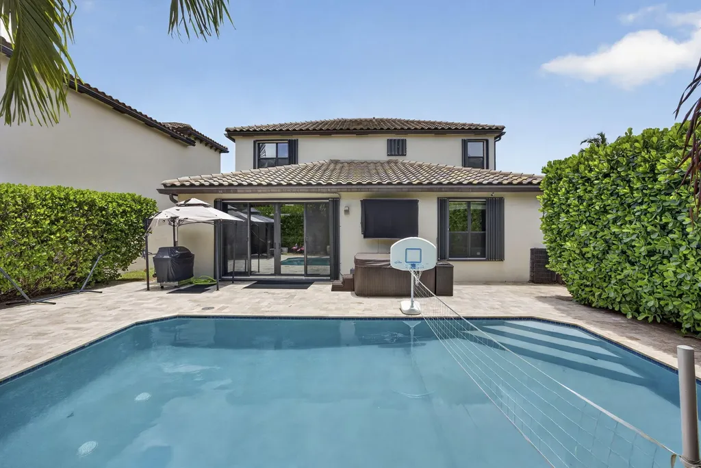4577 Willow Run Way Wellington FL 33467