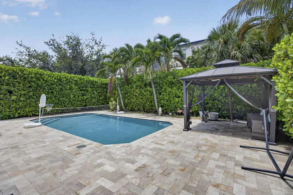 4577 Willow Run Way Wellington FL 33467