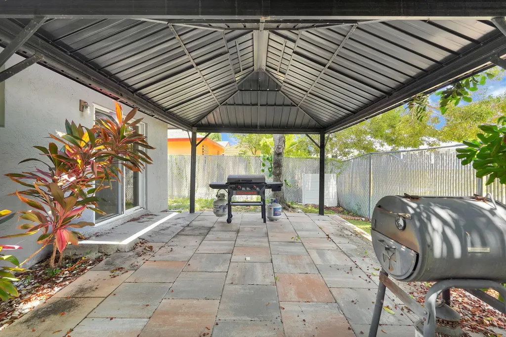 520 N Southridge Road N Delray Beach FL 33444