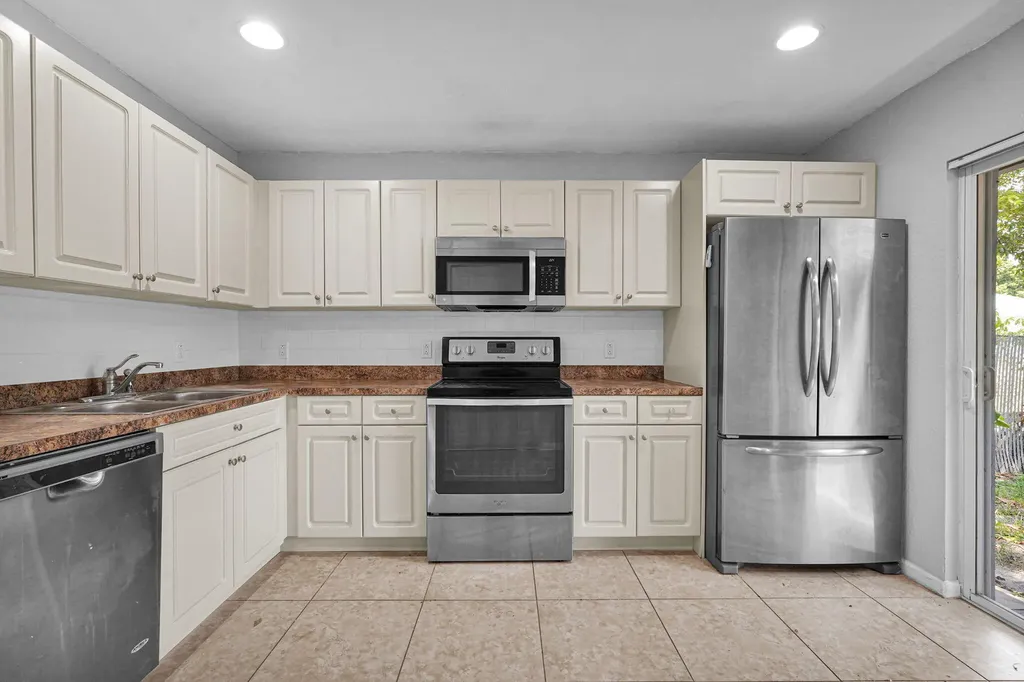 520 N Southridge Road N Delray Beach FL 33444