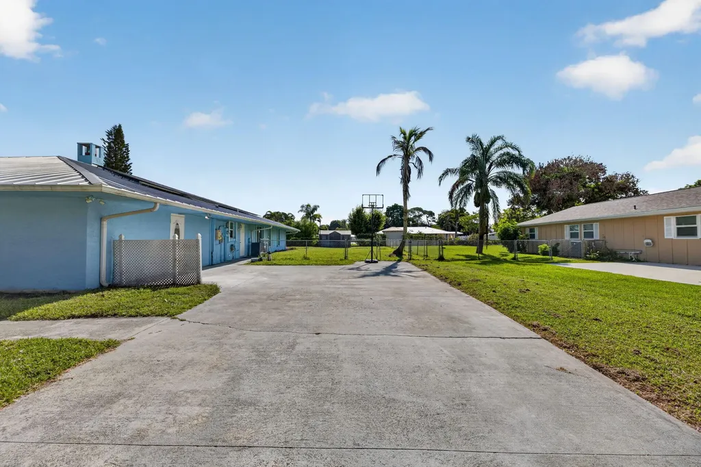 2101 SE Bisbee Street Port St Lucie FL 34952
