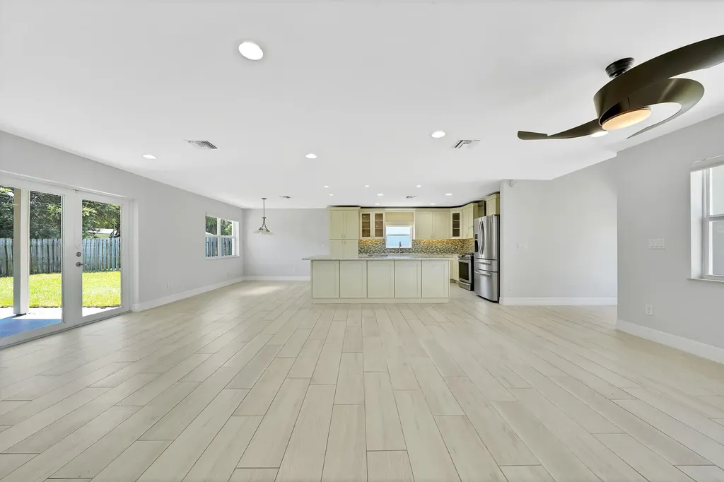 2388 E Edgewater Drive Palm Beach Gardens FL 33410