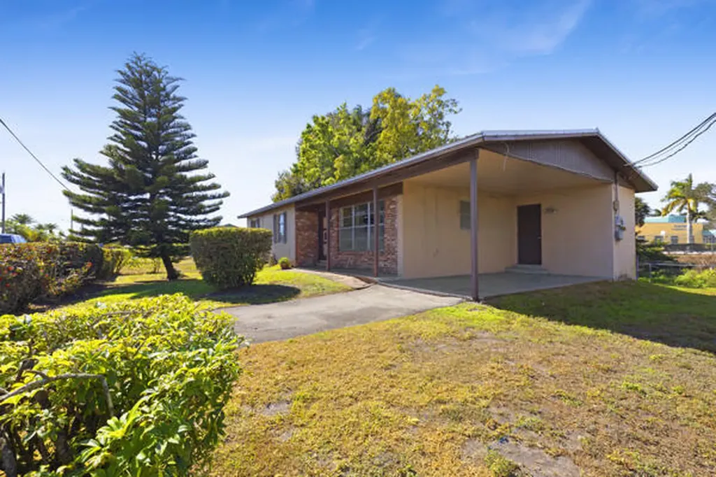 110 SW 12th Avenue South Bay FL 33493