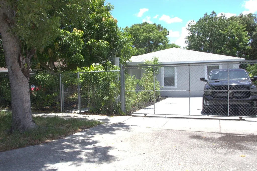 1724 NW 152nd Terrace Miami Gardens FL 33054