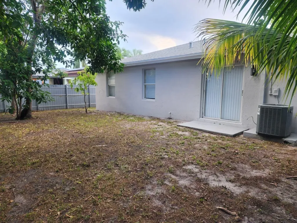 1724 NW 152nd Terrace Miami Gardens FL 33054