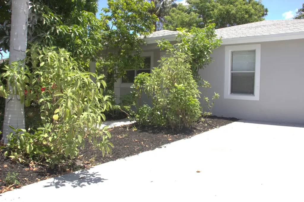1724 NW 152nd Terrace Miami Gardens FL 33054