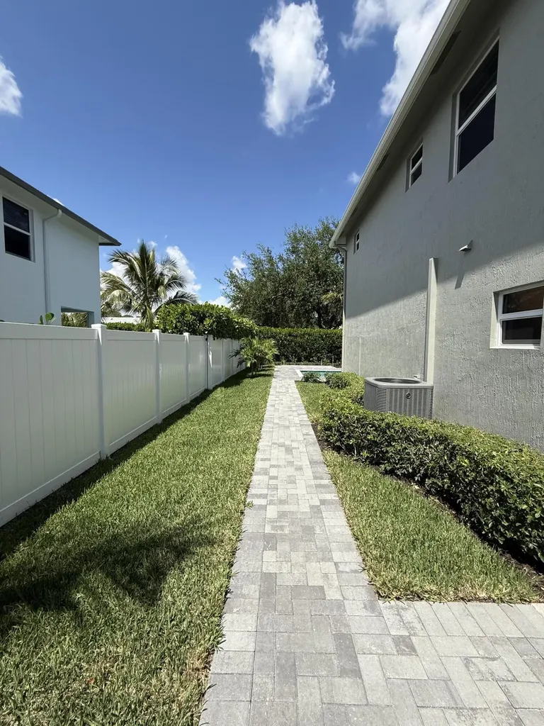 518 Lucky Lane Delray Beach FL 33444