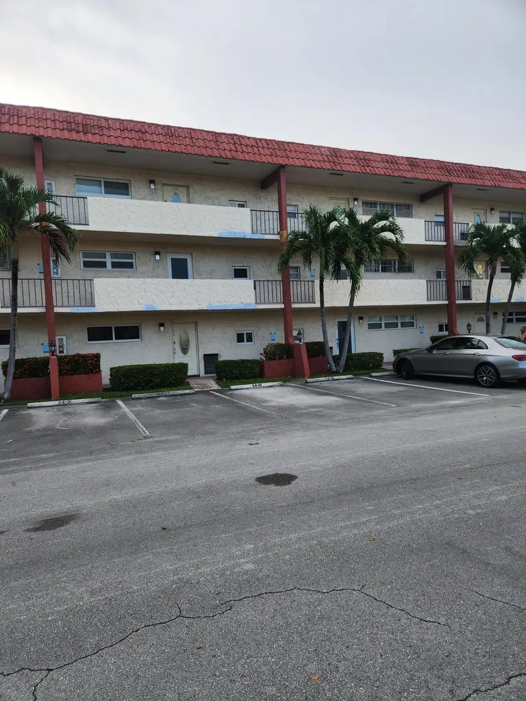 811 S Hollybrook Drive S Pembroke Pines FL 33025