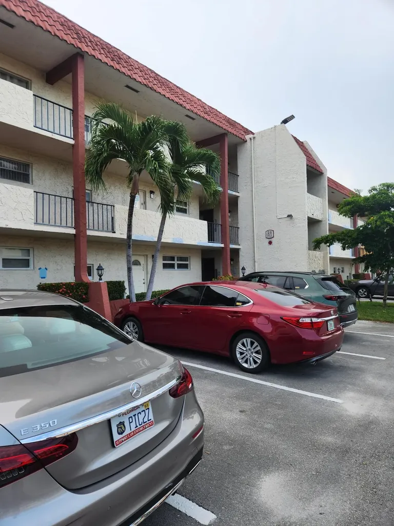 811 S Hollybrook Drive S Pembroke Pines FL 33025