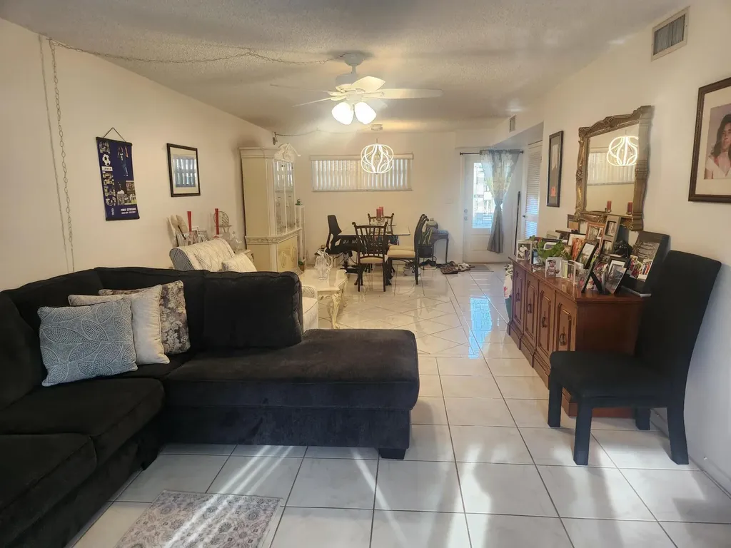 811 S Hollybrook Drive S Pembroke Pines FL 33025