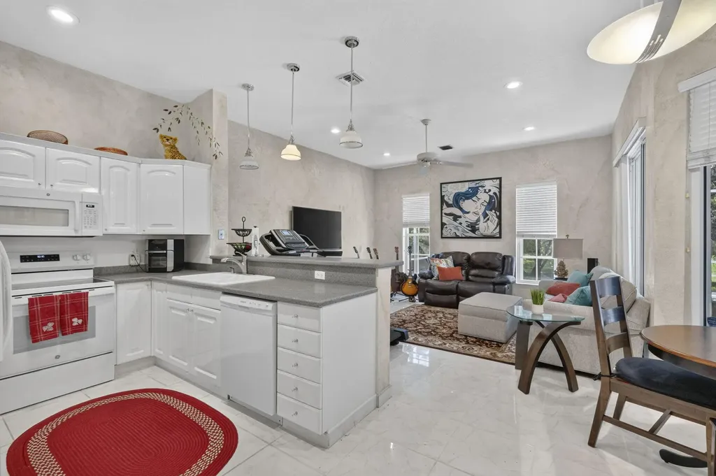 11728 Highland Place Coral Springs FL 33071