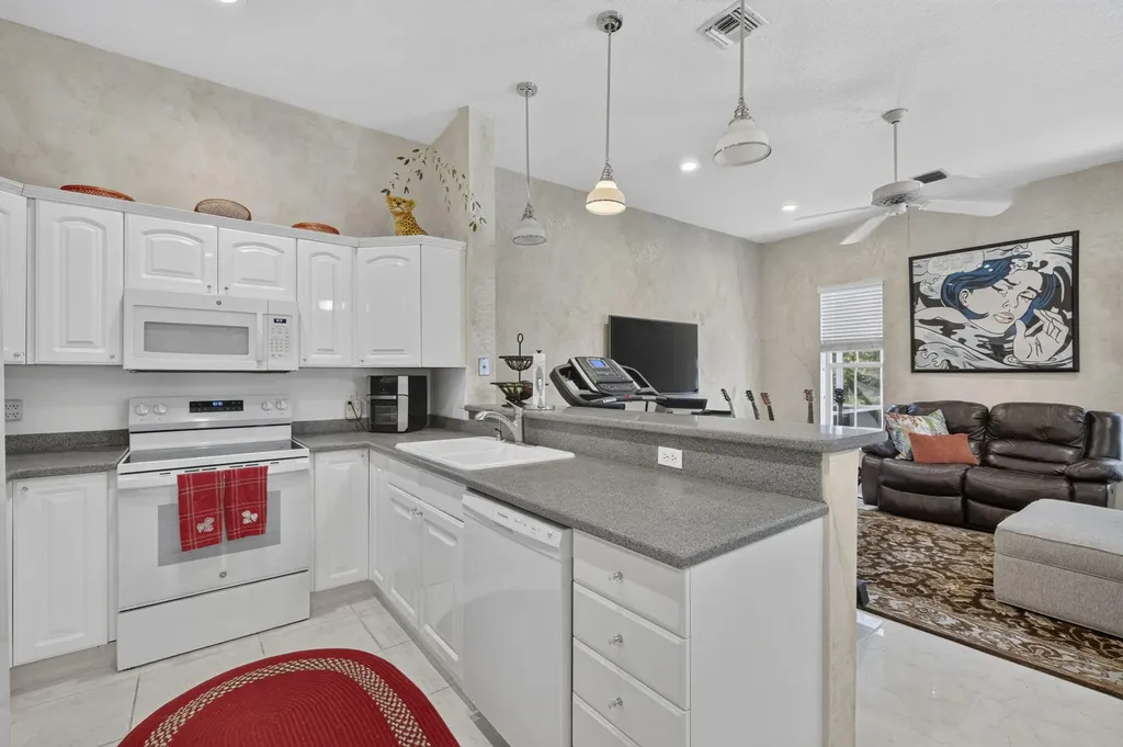 11728 Highland Place Coral Springs FL 33071