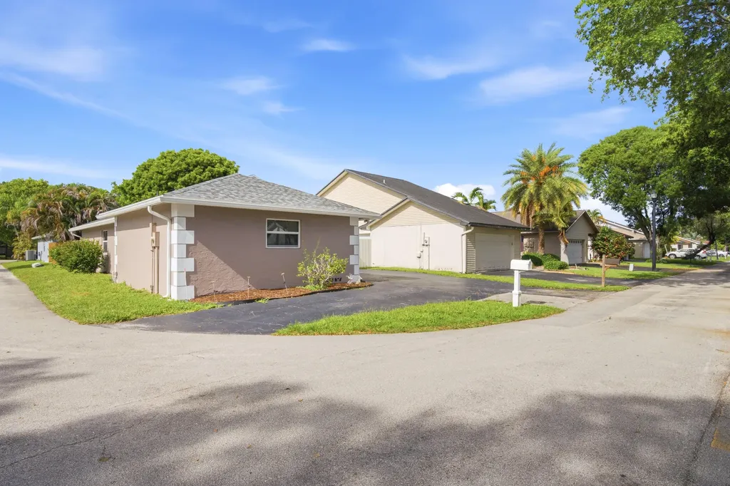 8300 SW 41st Street Davie FL 33328