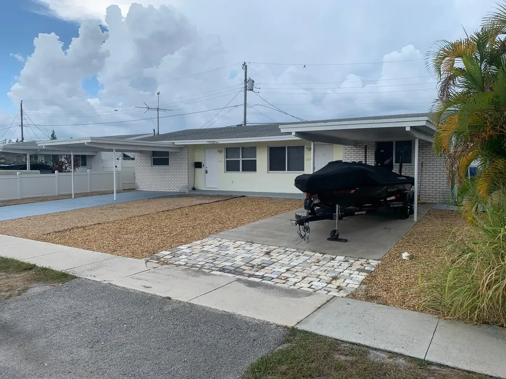 1311 Alho Drive Lantana FL 33462