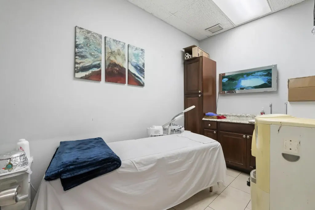 257 N University Drive Pembroke Pines FL 33024
