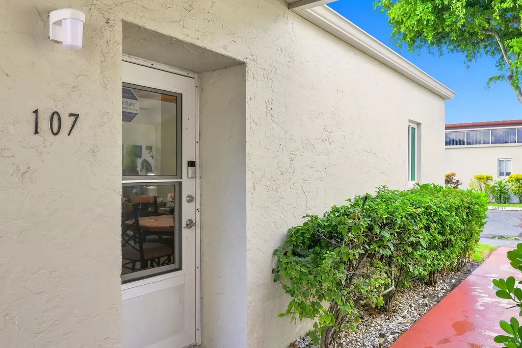 2532 Boundbrook Drive S Palm Springs FL 33406