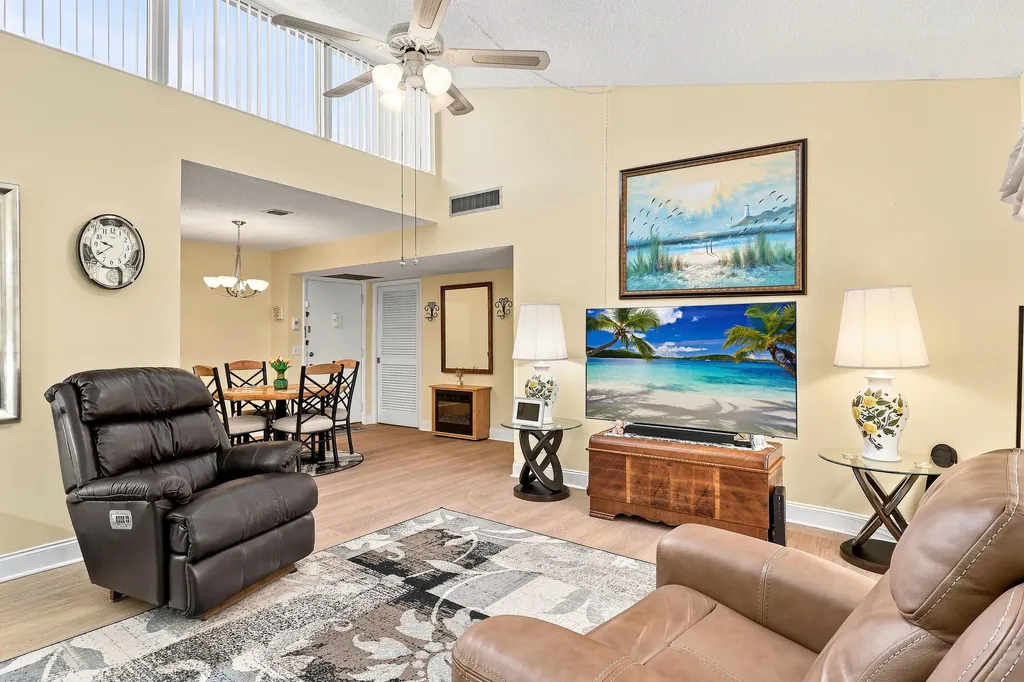 2532 Boundbrook Drive S Palm Springs FL 33406