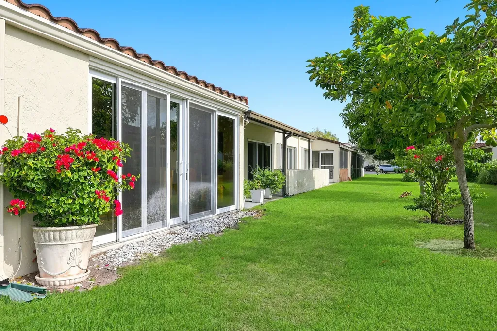 2532 Boundbrook Drive S Palm Springs FL 33406