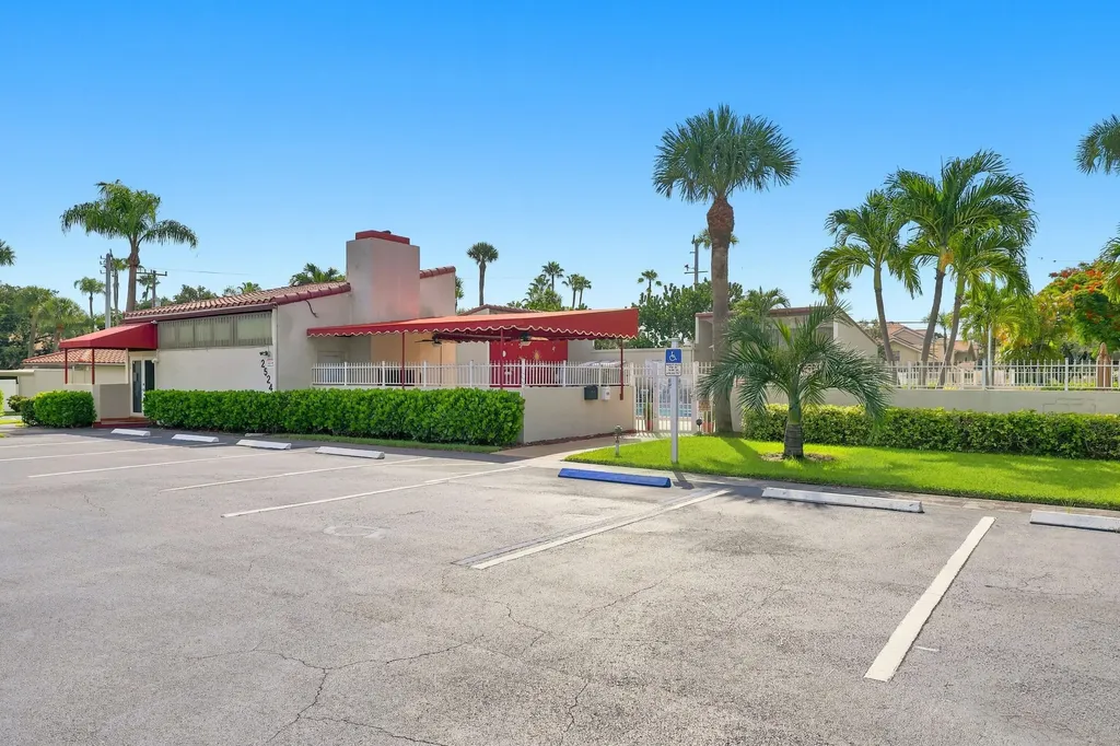 2532 Boundbrook Drive S Palm Springs FL 33406