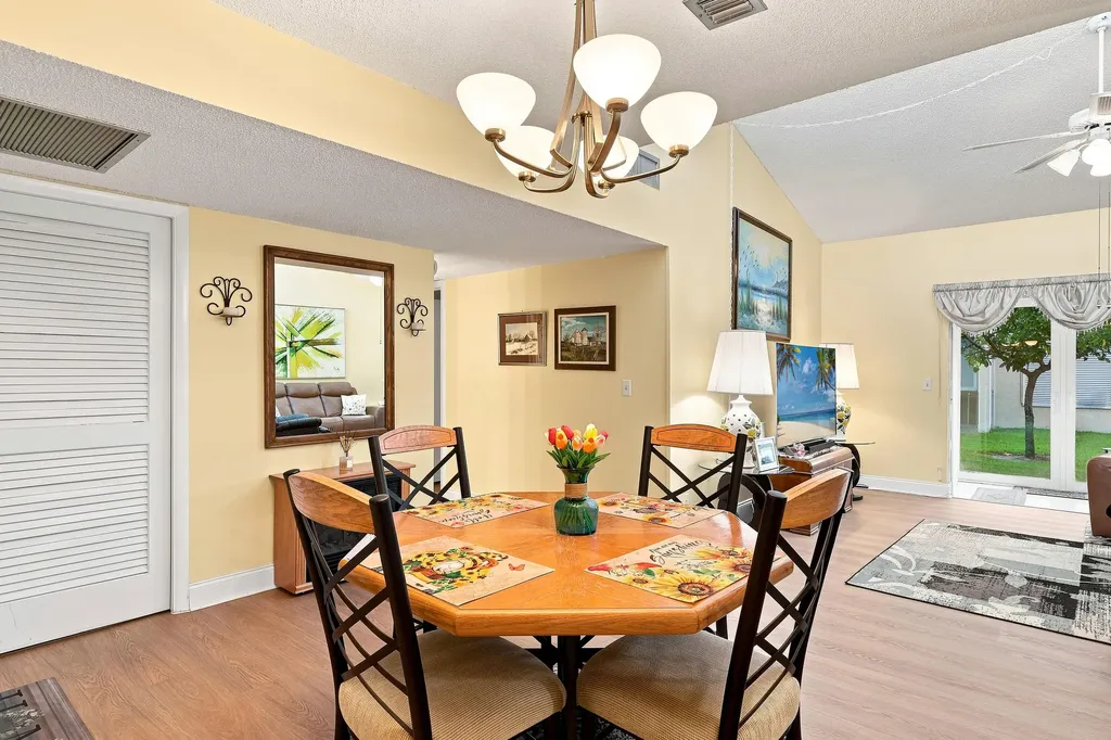 2532 Boundbrook Drive S Palm Springs FL 33406