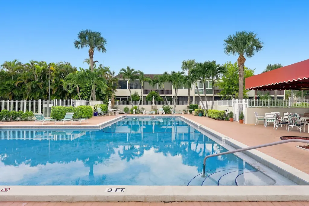 2532 Boundbrook Drive S Palm Springs FL 33406