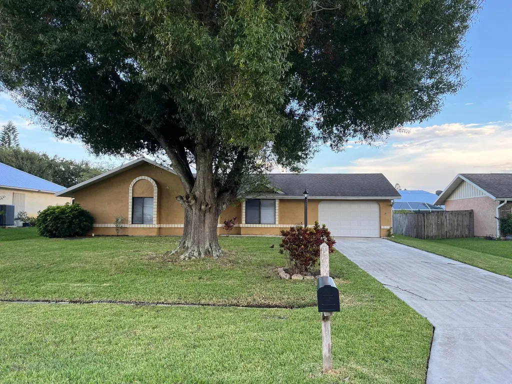 1258 SE Mc Farlane Avenue Port St Lucie FL 34952