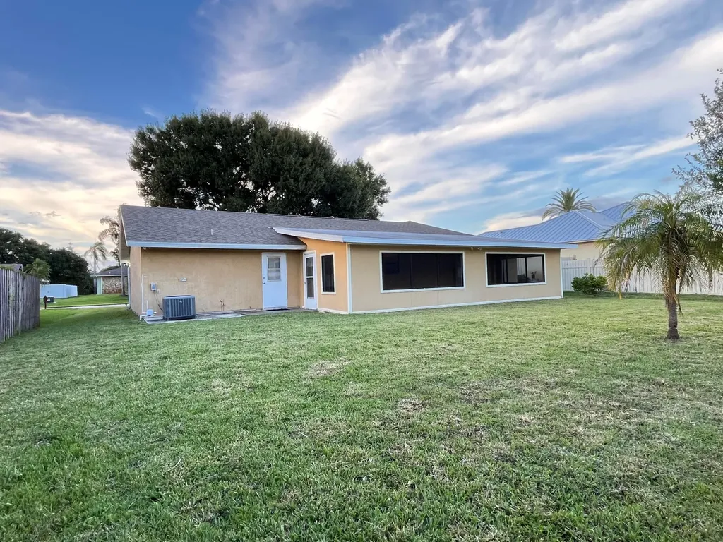 1258 SE Mc Farlane Avenue Port St Lucie FL 34952