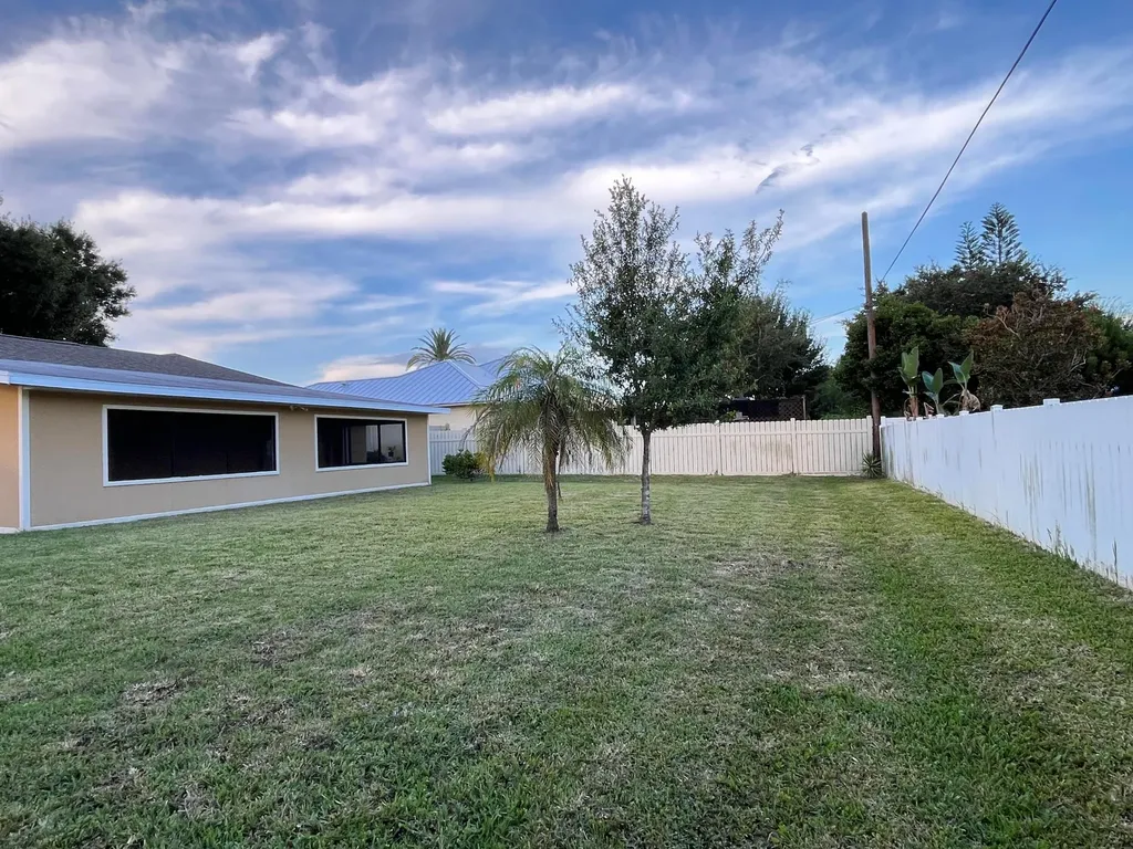 1258 SE Mc Farlane Avenue Port St Lucie FL 34952