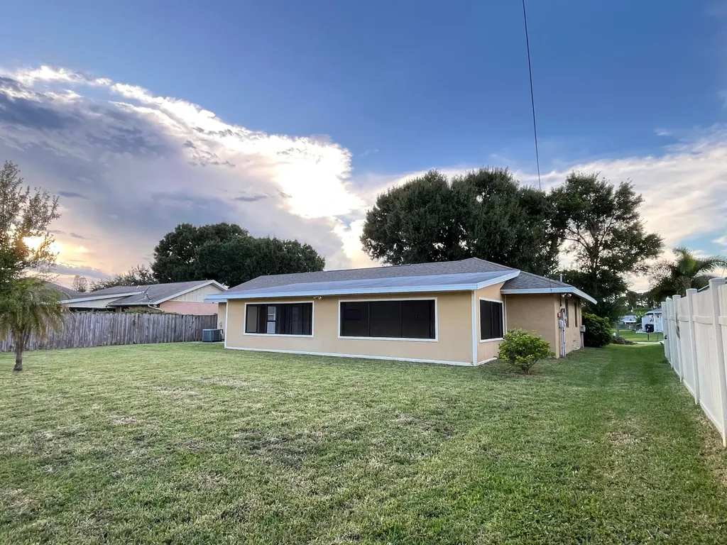 1258 SE Mc Farlane Avenue Port St Lucie FL 34952