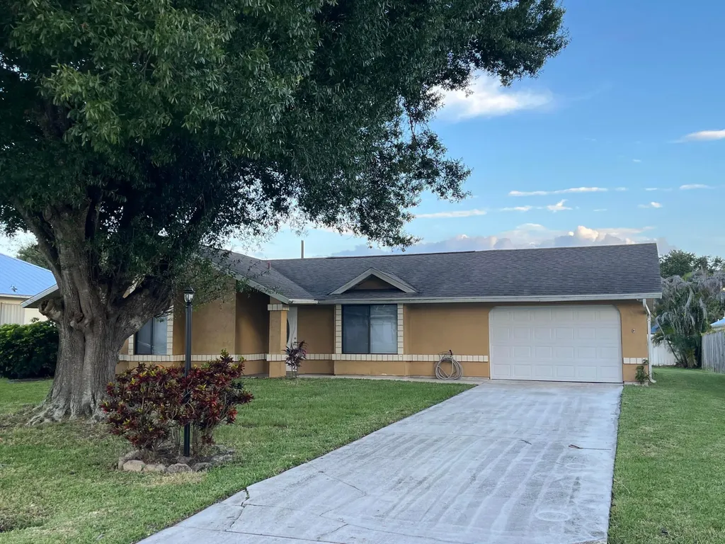 1258 SE Mc Farlane Avenue Port St Lucie FL 34952