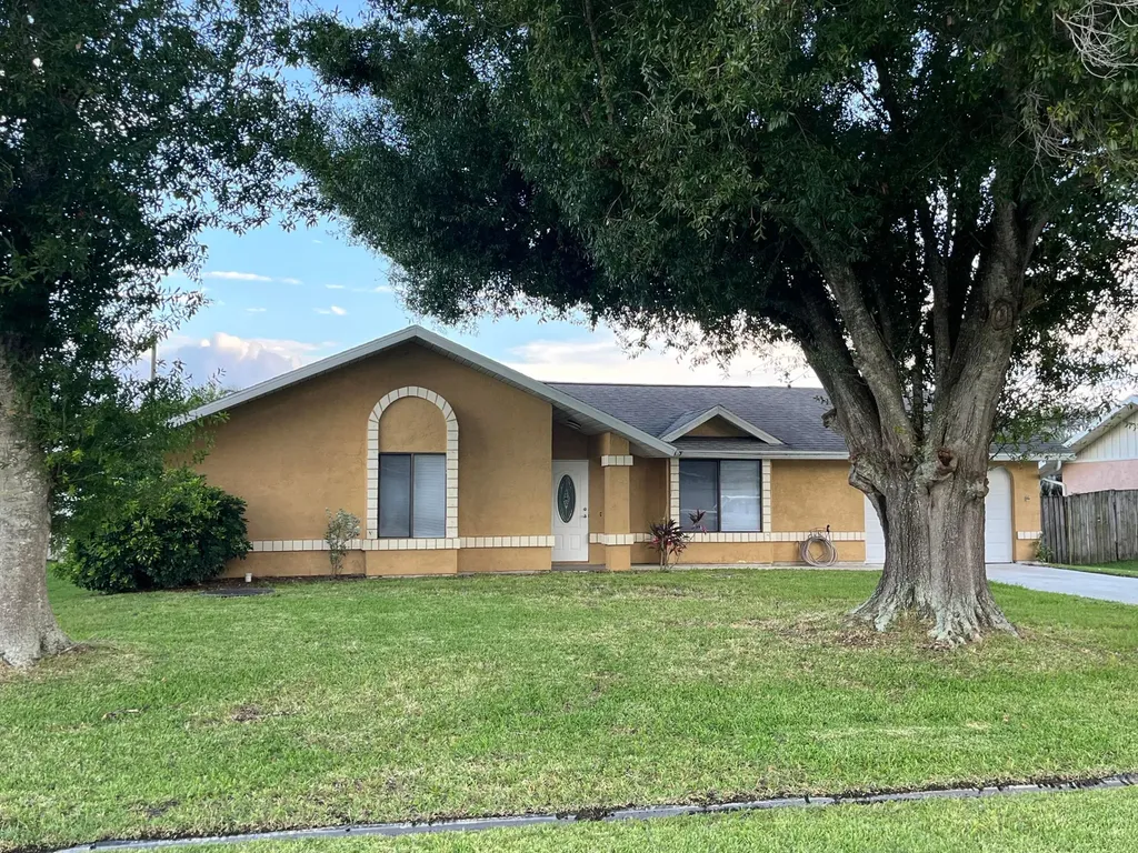 1258 SE Mc Farlane Avenue Port St Lucie FL 34952