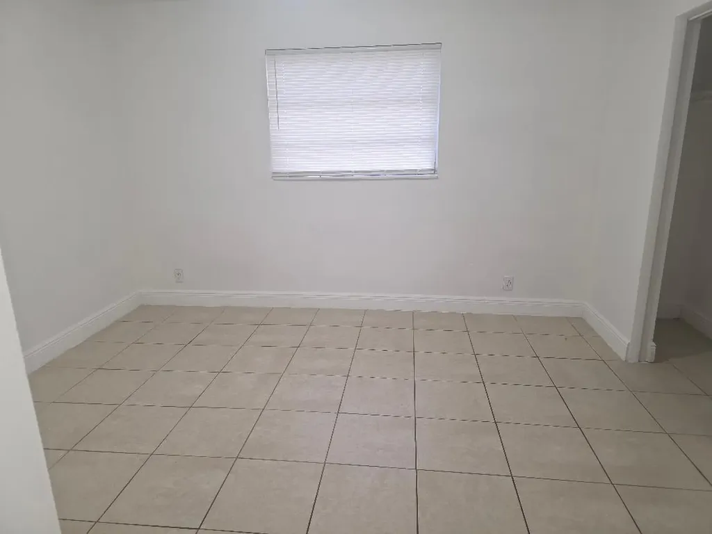 3640 NE 1st Avenue Oakland Park FL 33334