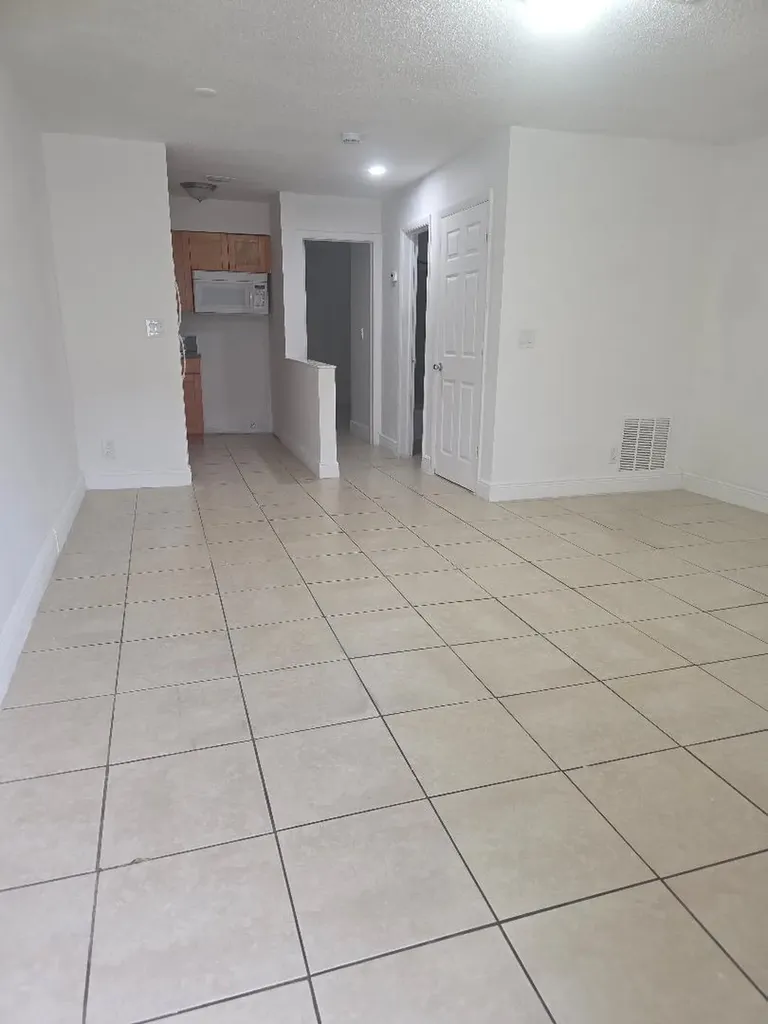 3640 NE 1st Avenue Oakland Park FL 33334