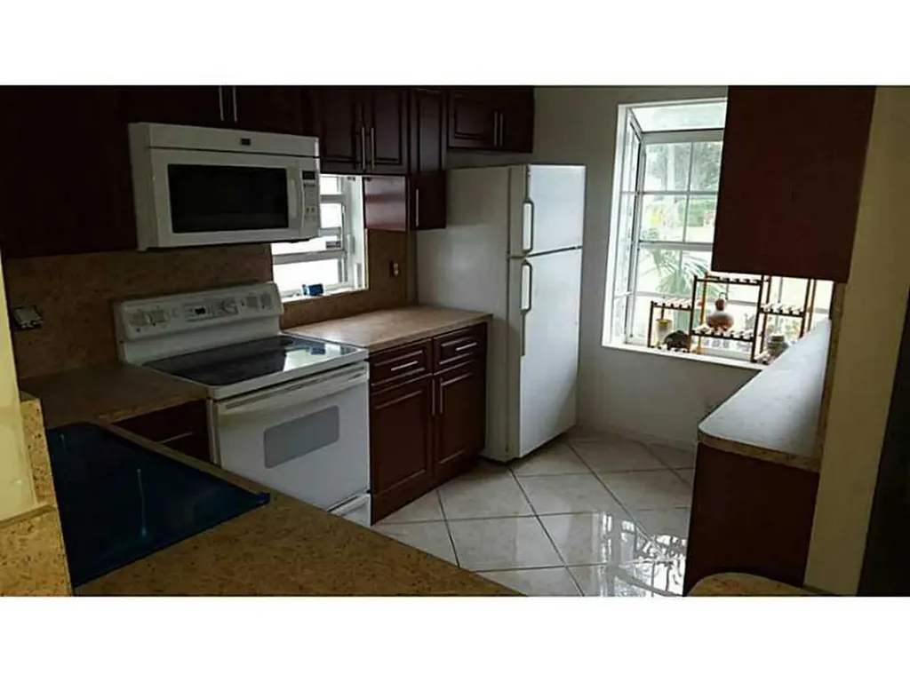 4674 Lakeside Circle West Palm Beach FL 33417