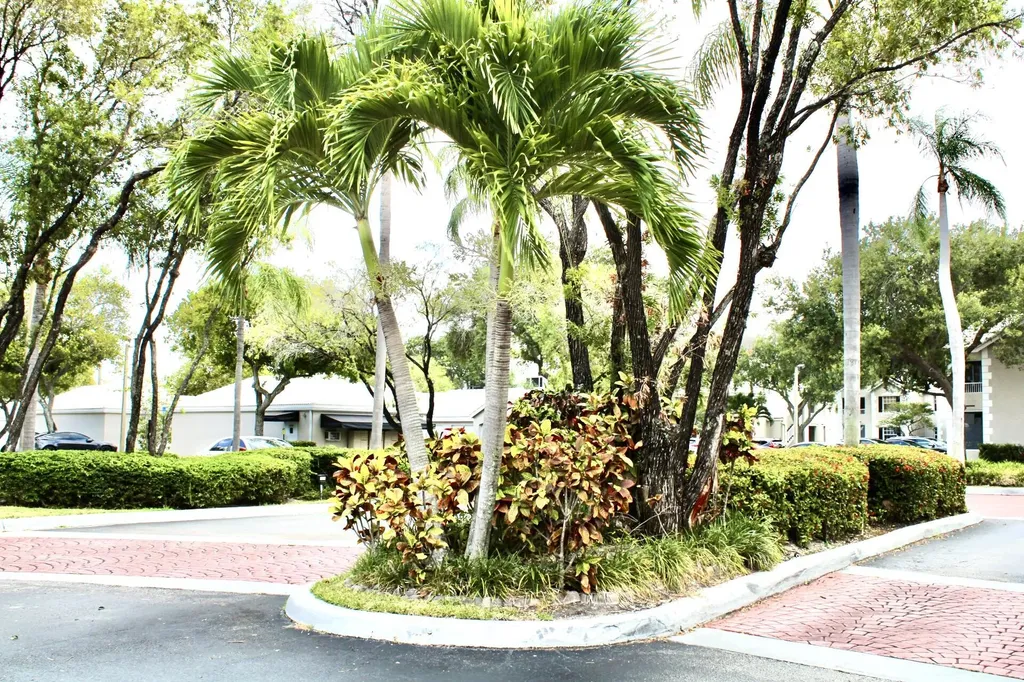2820 N Oakland Forest Drive N Oakland Park FL 33309