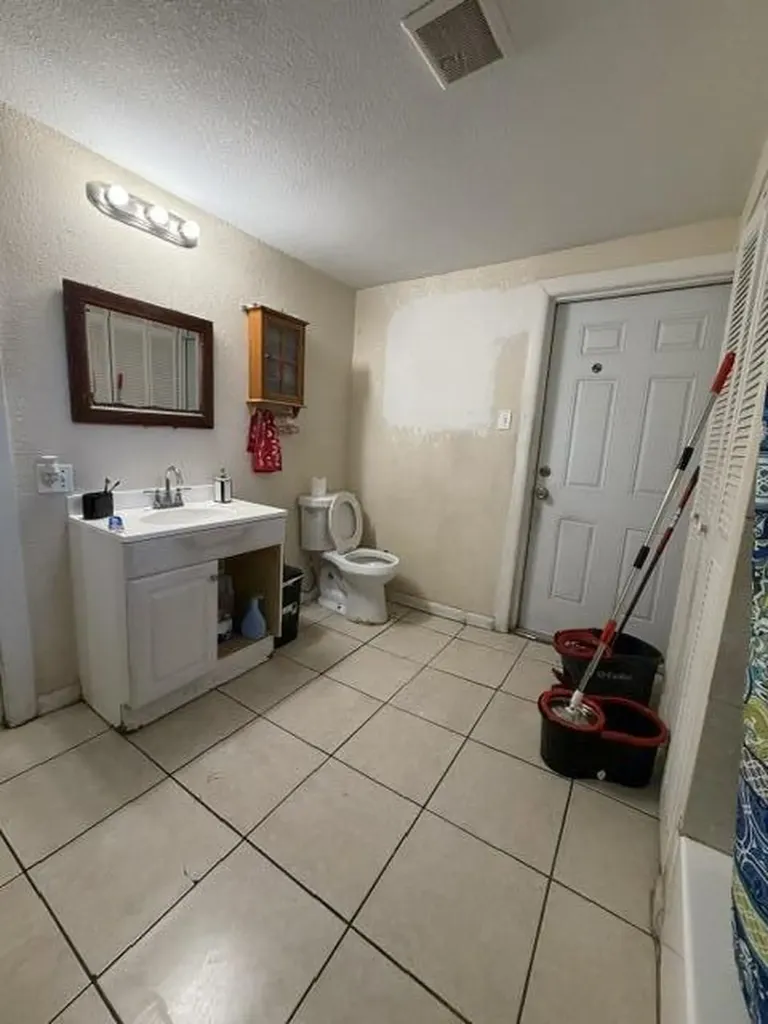 1009 S Pine Street Lake Worth Beach FL 33460