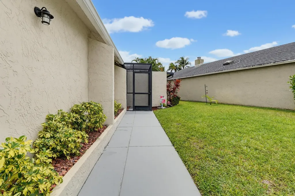 9123 Pine Springs Drive Boca Raton FL 33428