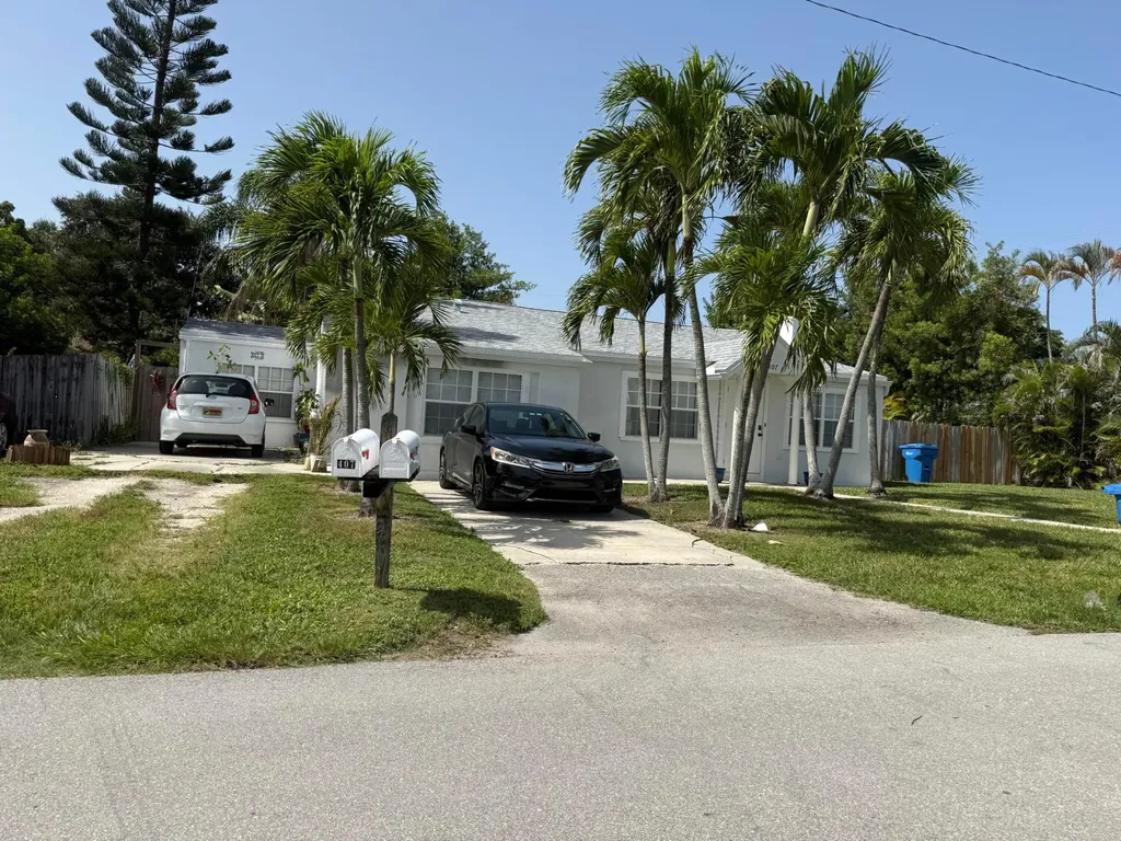 407 W Palm Street Lantana FL 33462