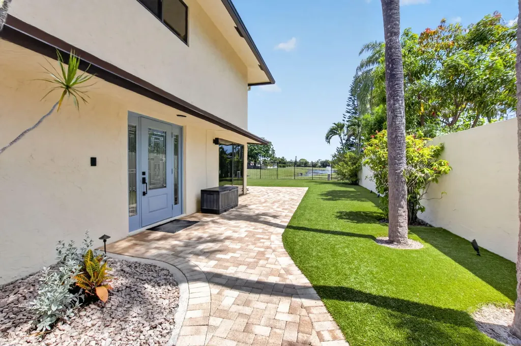 2833 SW 6th Street Delray Beach FL 33445